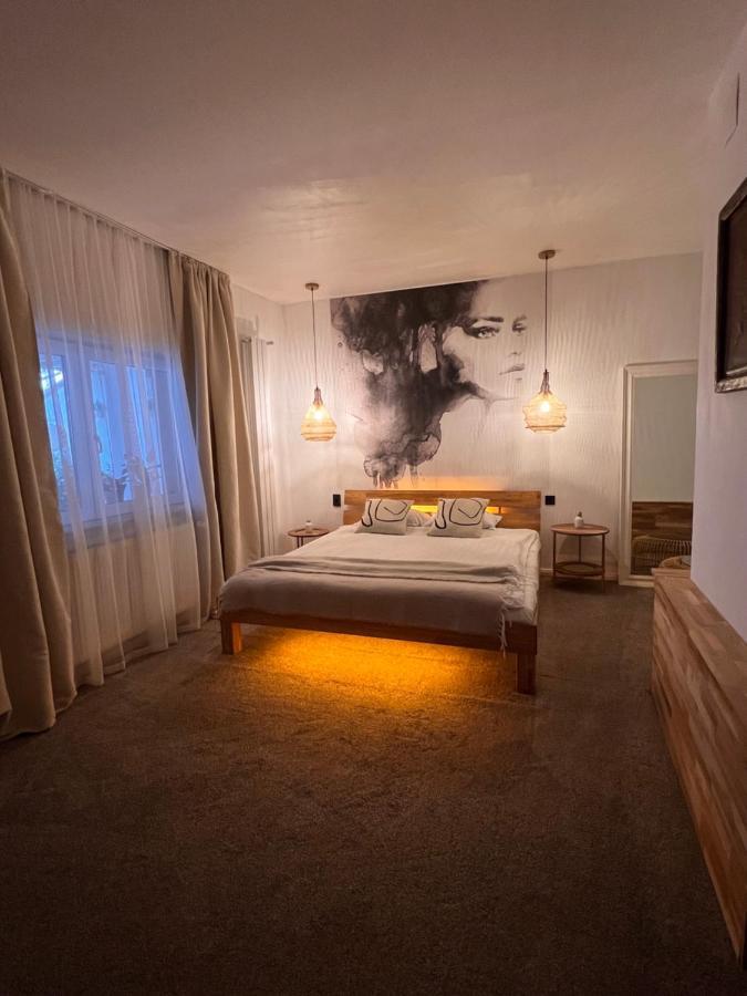 Shard Boutique Hotel-Adult Only Brasov Luaran gambar
