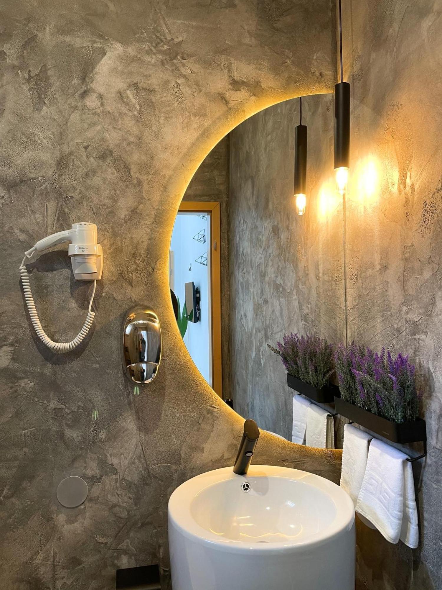 Shard Boutique Hotel-Adult Only Brasov Luaran gambar