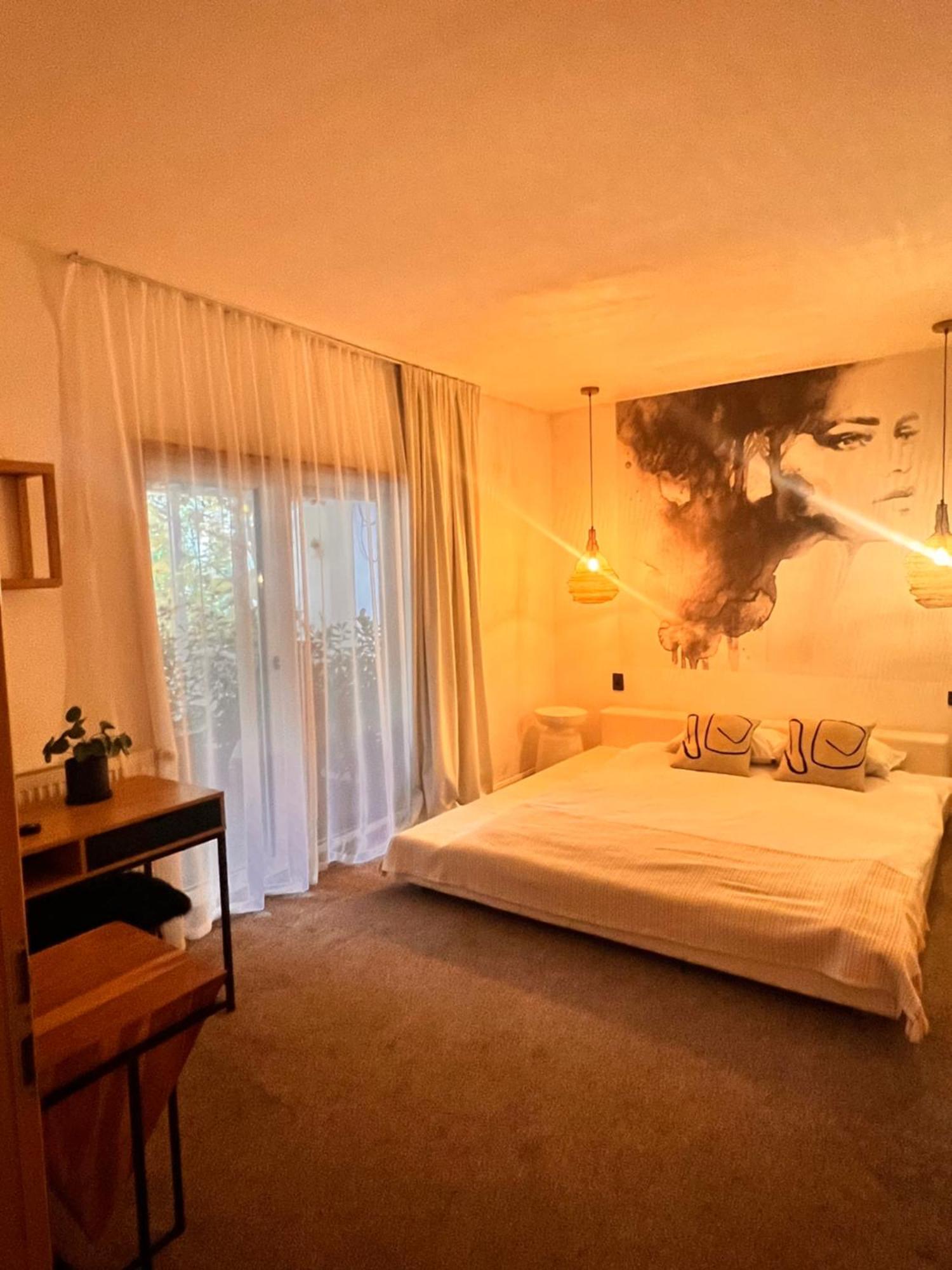 Shard Boutique Hotel-Adult Only Brasov Luaran gambar
